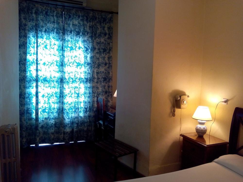 Simon Hotel *